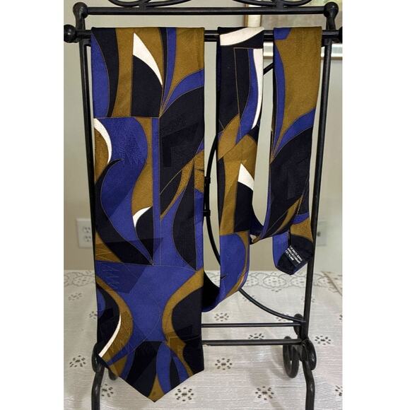 Jean-Paul Germain 100% Italian Silk Necktie 4"W x 57"L - Picture 1 of 7